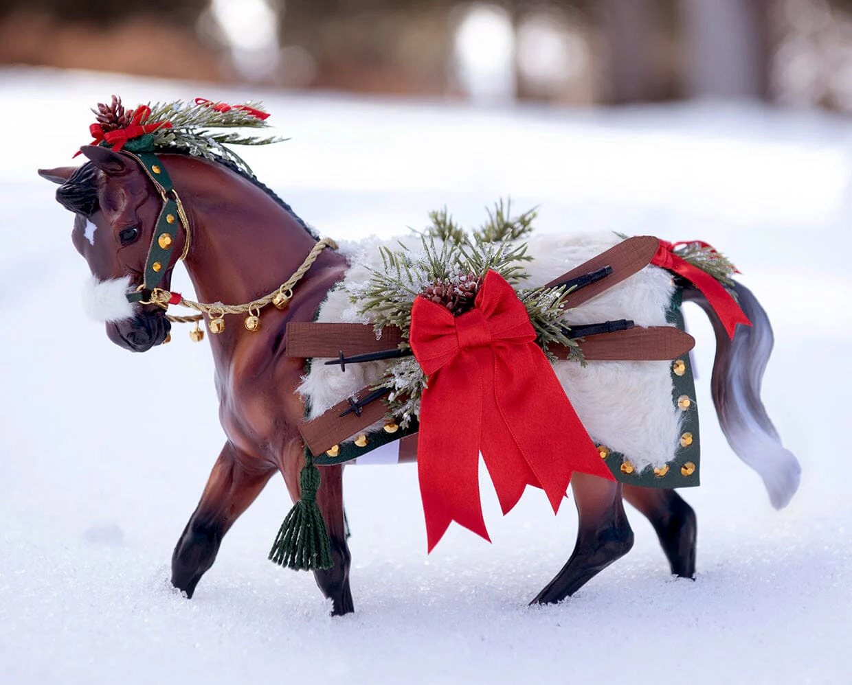 Après Ski | 2024 Holiday Horse - Image 2