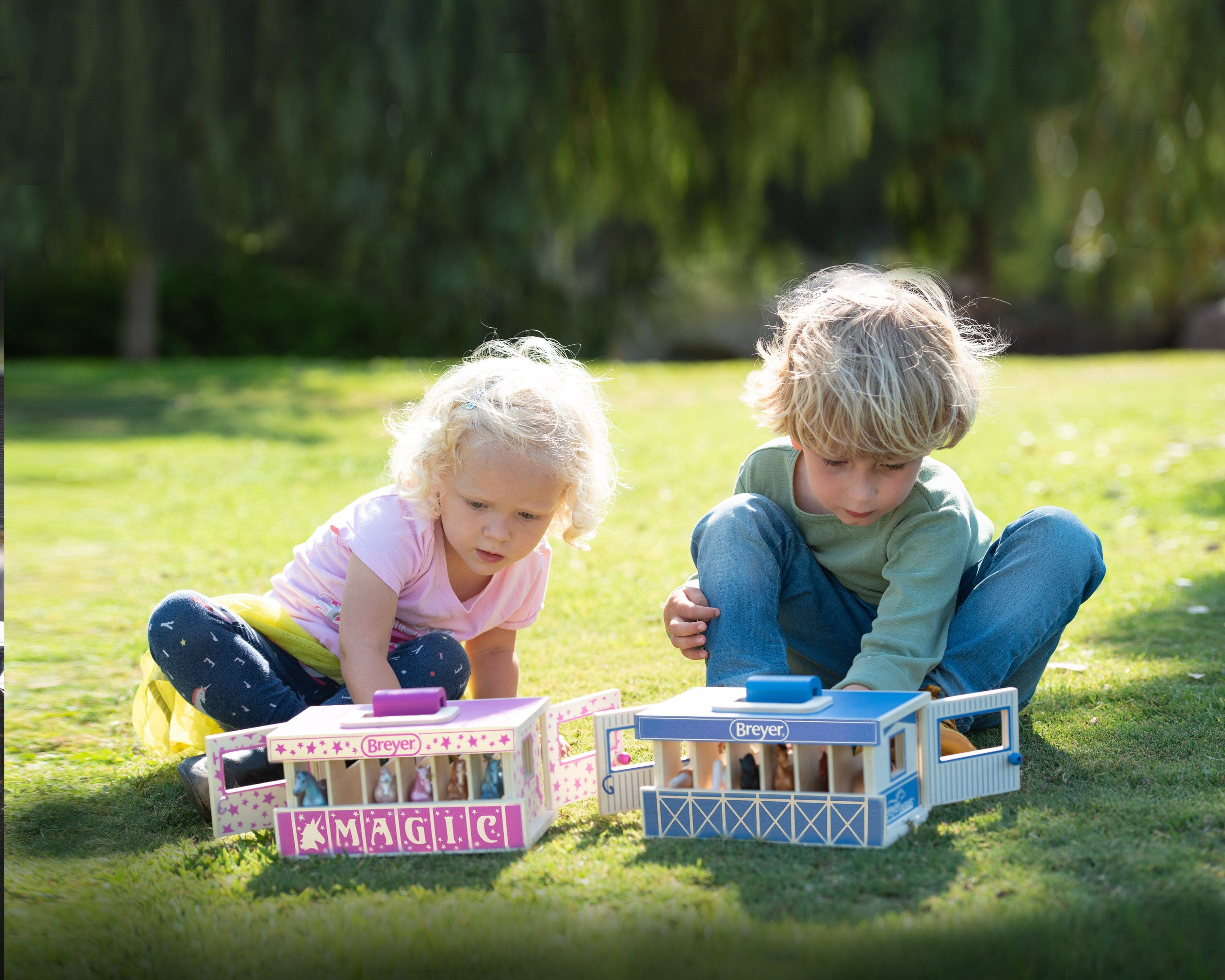 Breyer Farms™ Wood Carry Stable - Image 6