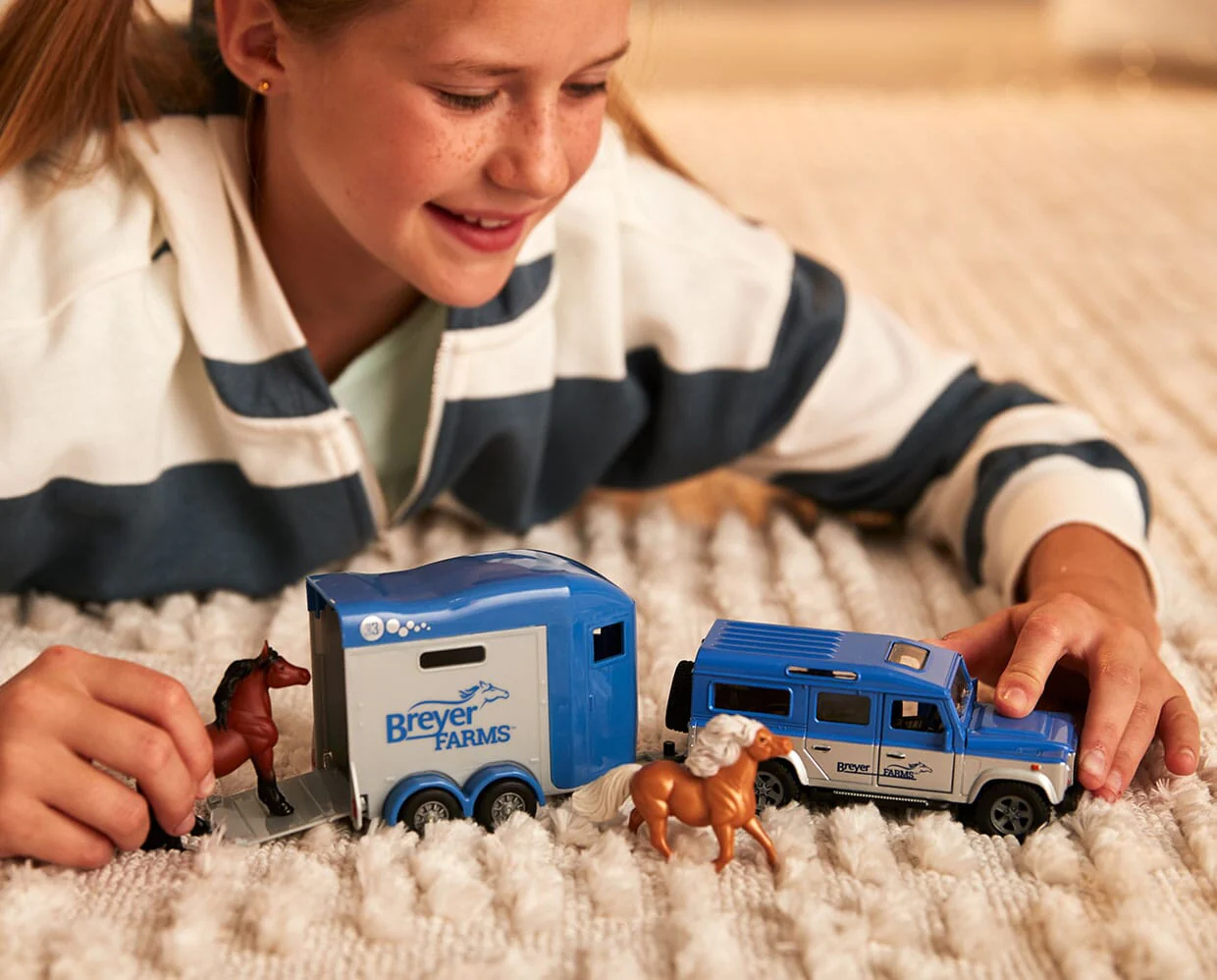 Breyer Farms™ Land Rover® and Tag-A-Long Horse Trailer - Image 3