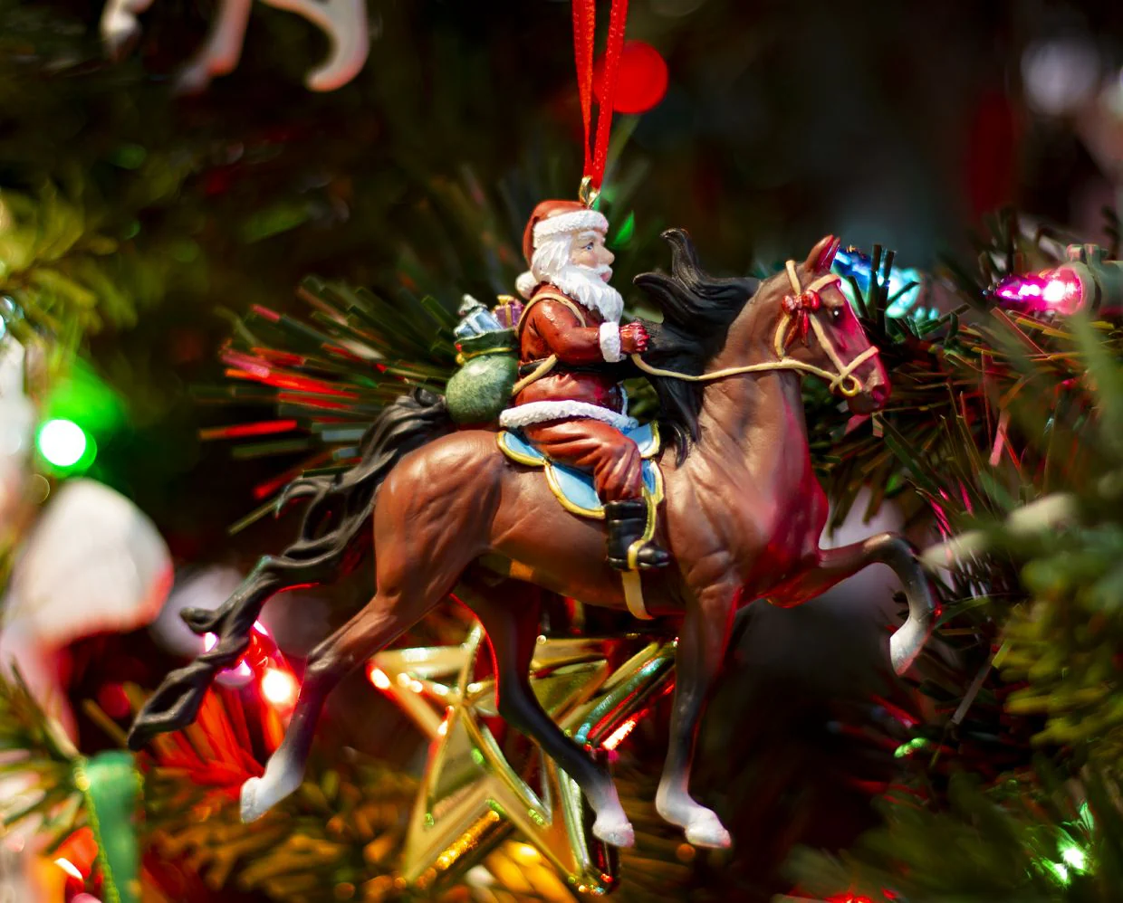Showman Santa | 2025 Santa Ornament - Image 2